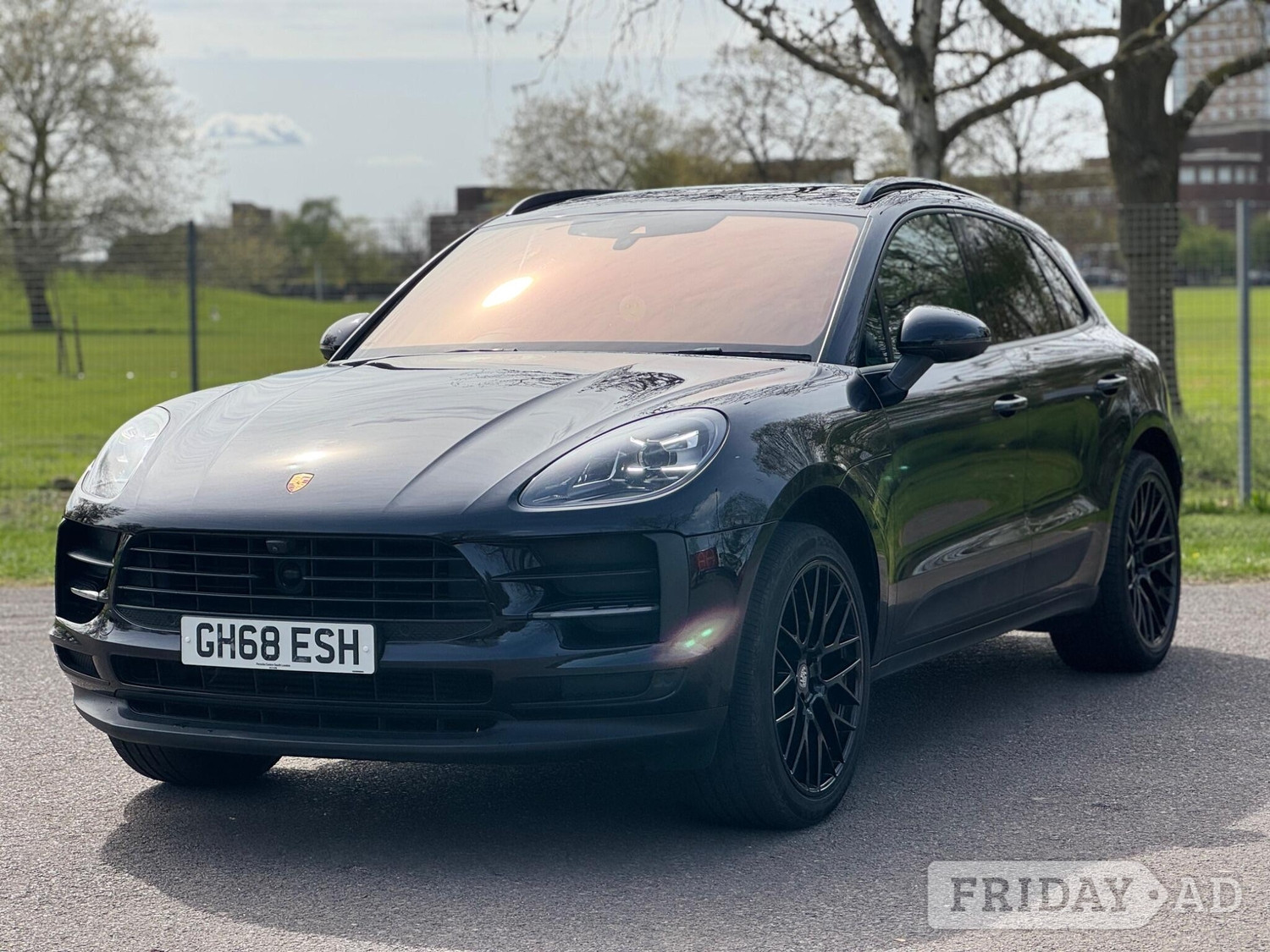 [ berth ]Porsche Macan