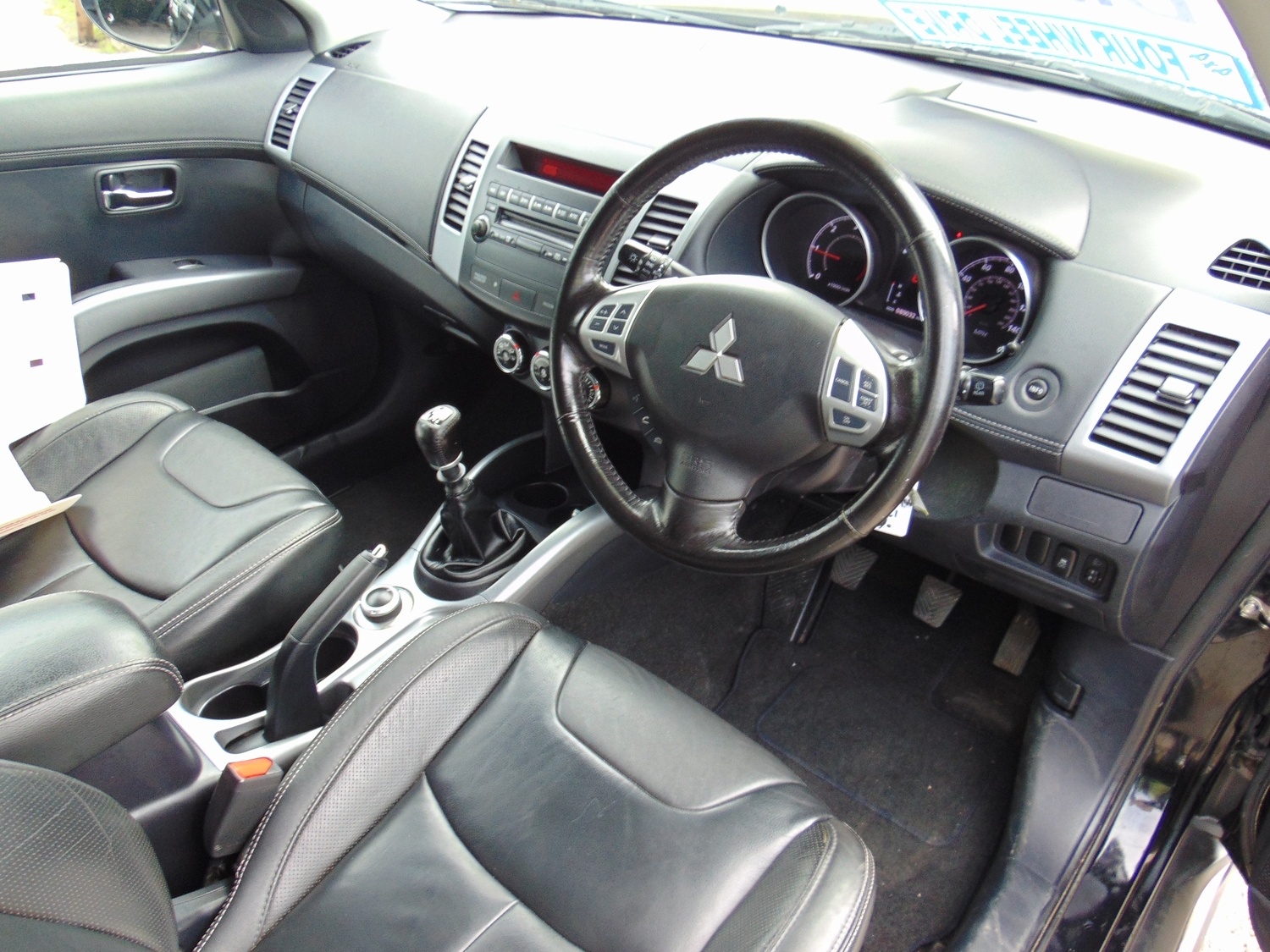 Mitsubishi Outlander 2012 - Cars