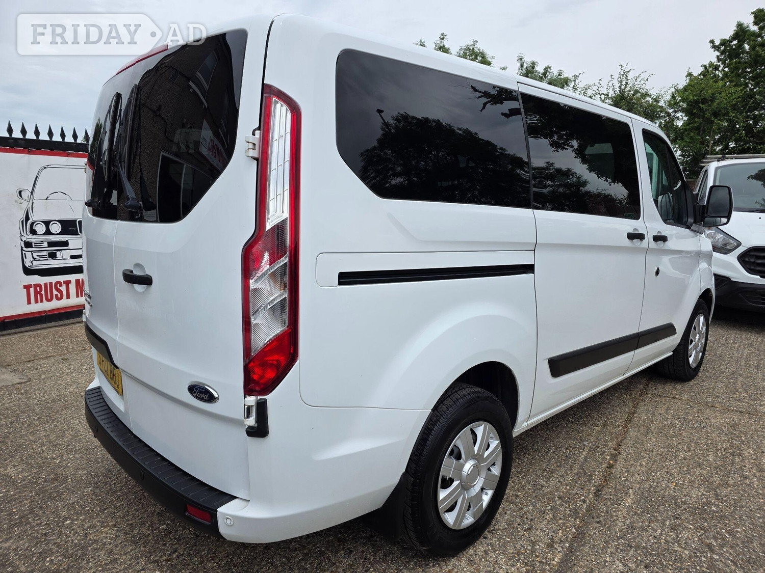 [ berth ]Ford Transit Custom