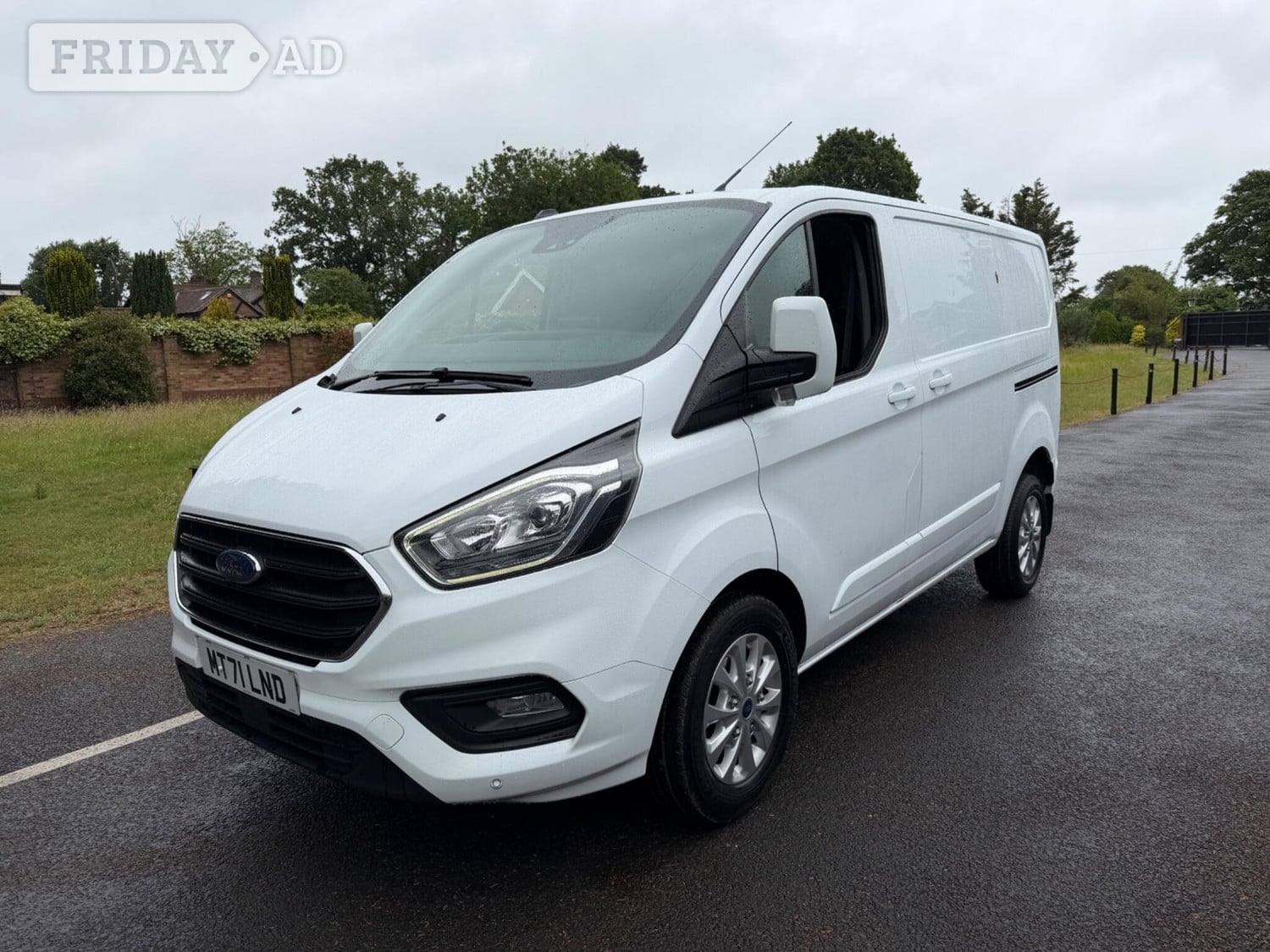 [ berth ]Ford Transit Custom