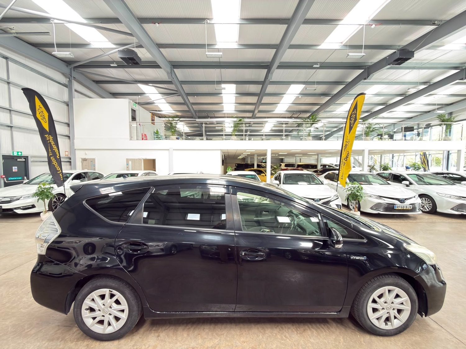 Toyota 7 Seat Prius Reading