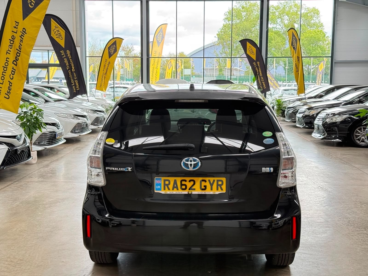 Toyota 7 Seat Prius 2013 - Cars in Reading
