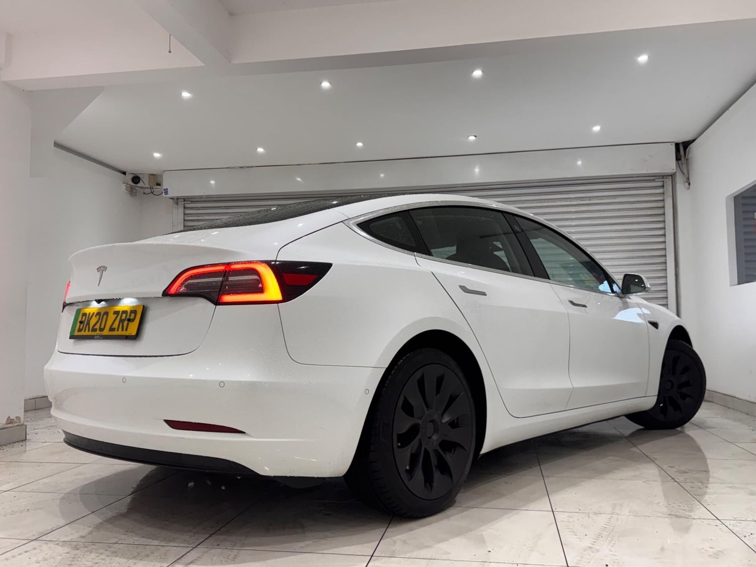 [ berth ]Tesla Model 3