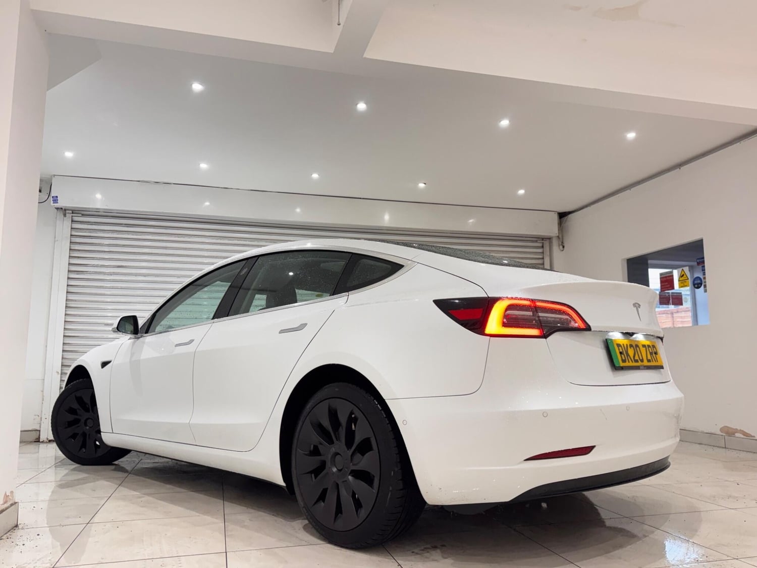 Tesla Model 3 2020 - Cars