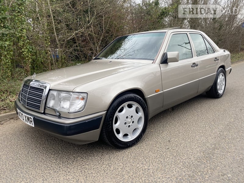 Mercedes-Benz E Class 1990 in Southall
