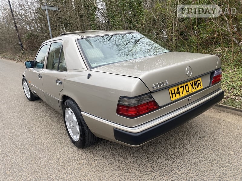 Mercedes-Benz E Class 1990 - Cars