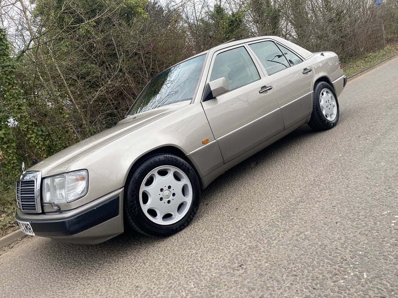 [ berth ]Mercedes-Benz E Class