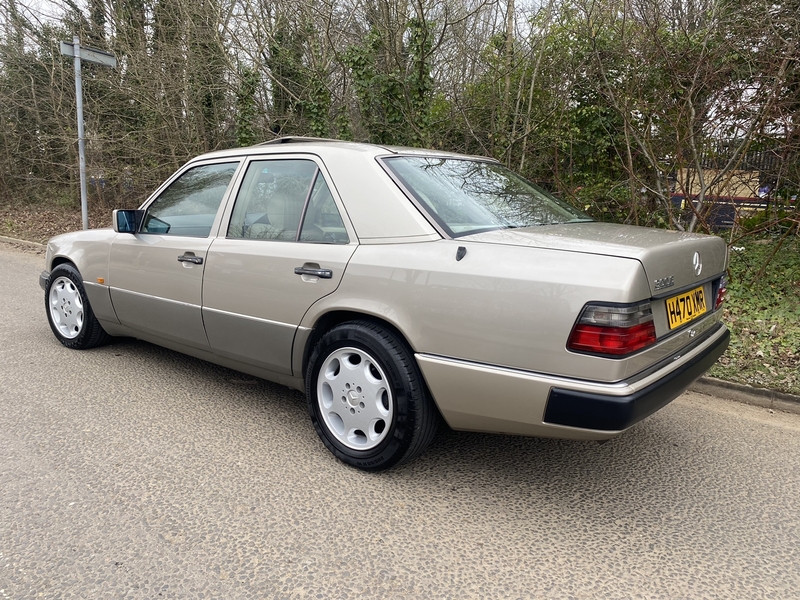 Mercedes-Benz E Class 1990 - Cars in Southall