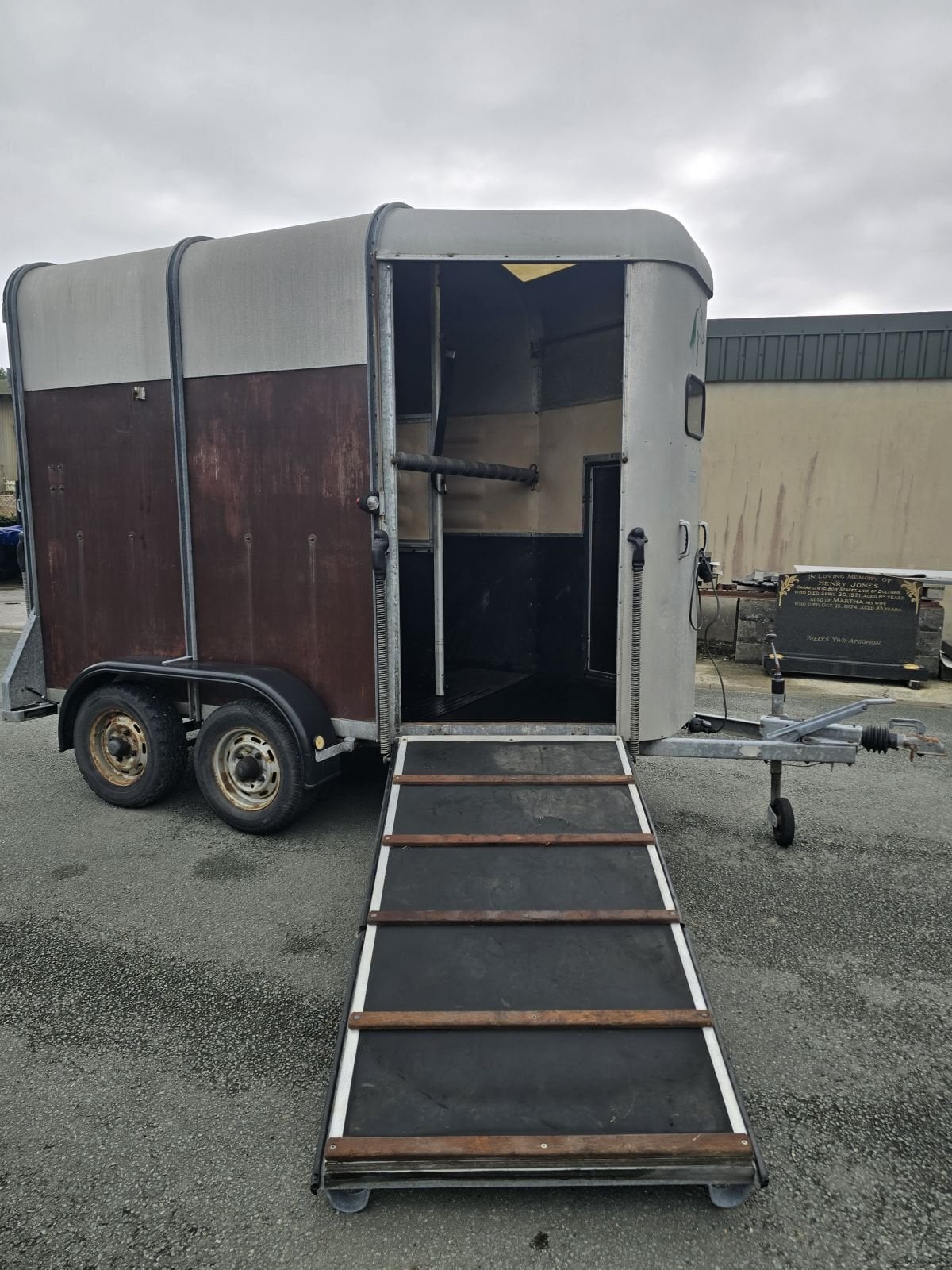 [ berth ]Ifor Williams HB505