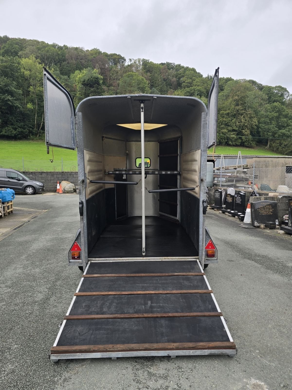 Ifor Williams HB505  Horse Trailer - Trailers & Horseboxes in Llandre