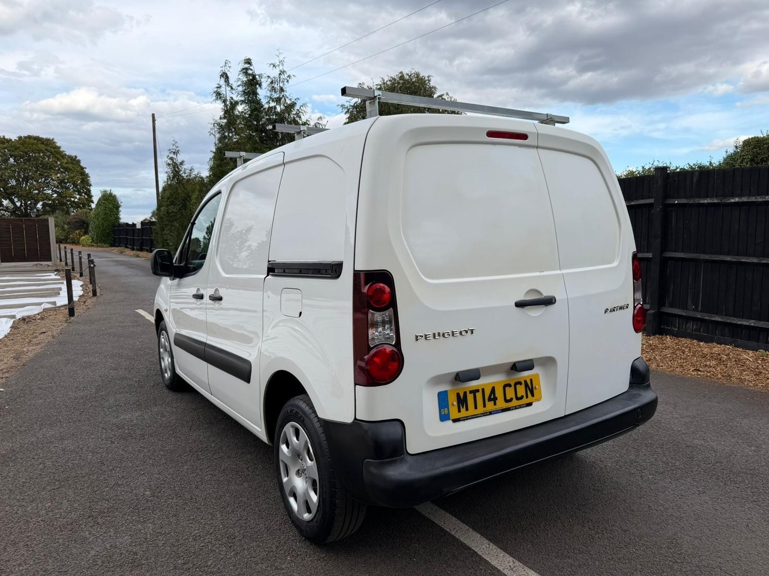 [ berth ]Peugeot Partner