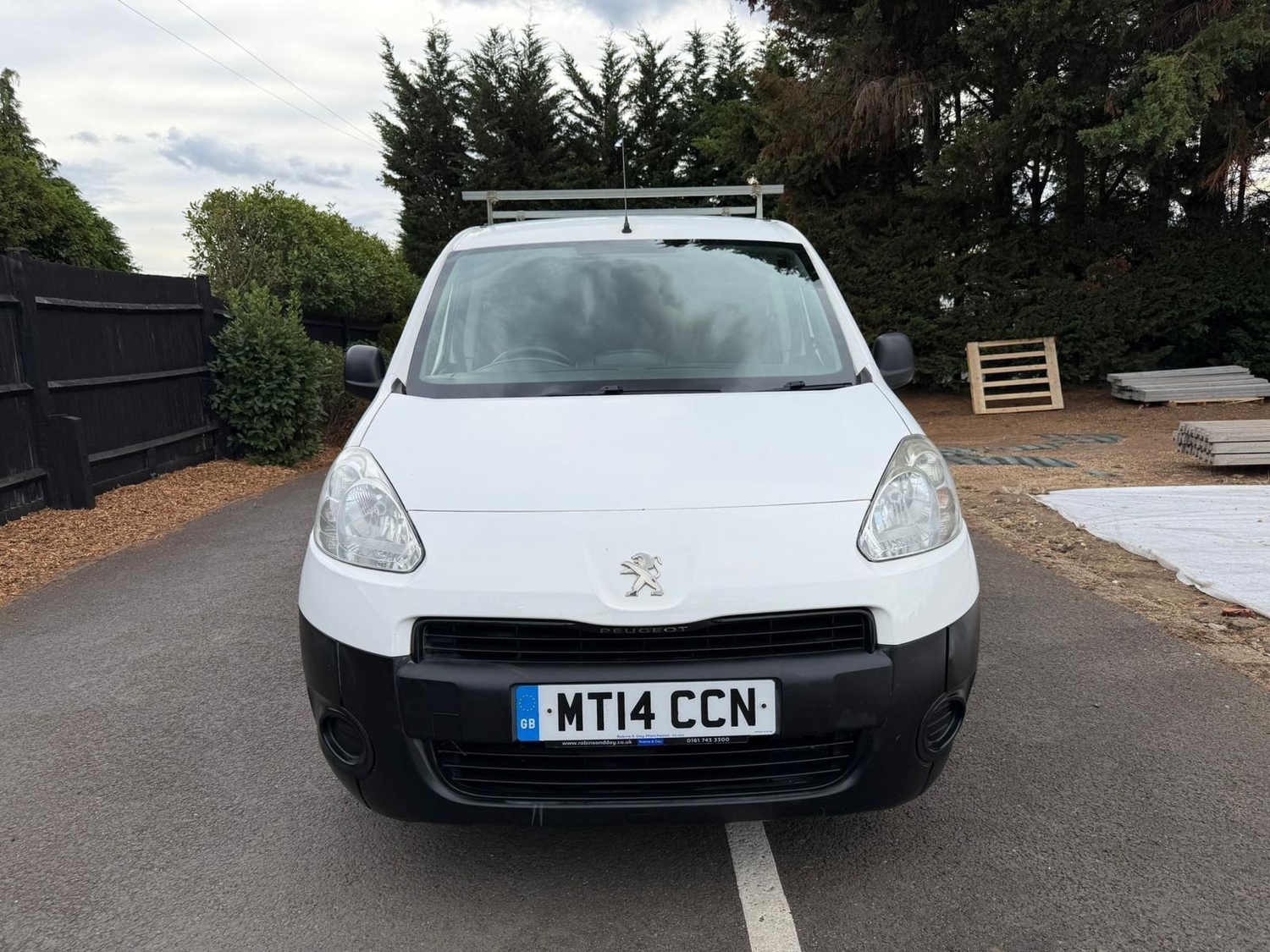 Peugeot Partner 2014 - Vans & Commercial Vehicles in Addlestone