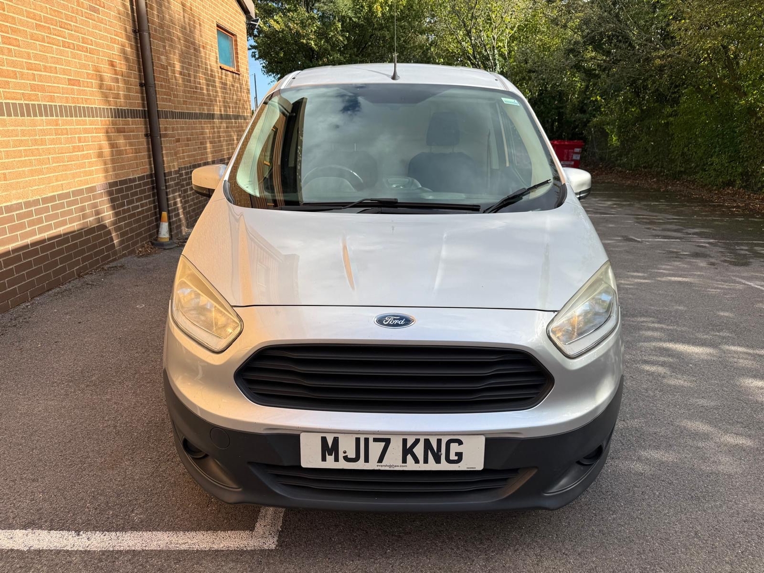 [ berth ]Ford Transit Courier