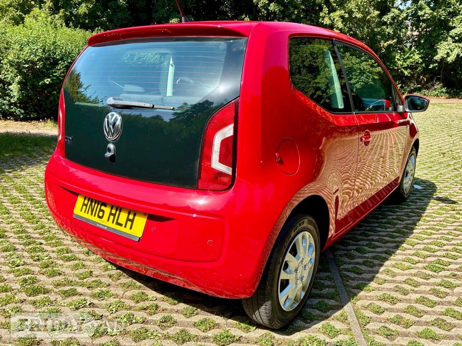 Volkswagen UP! 2016 - Cars in Guildford