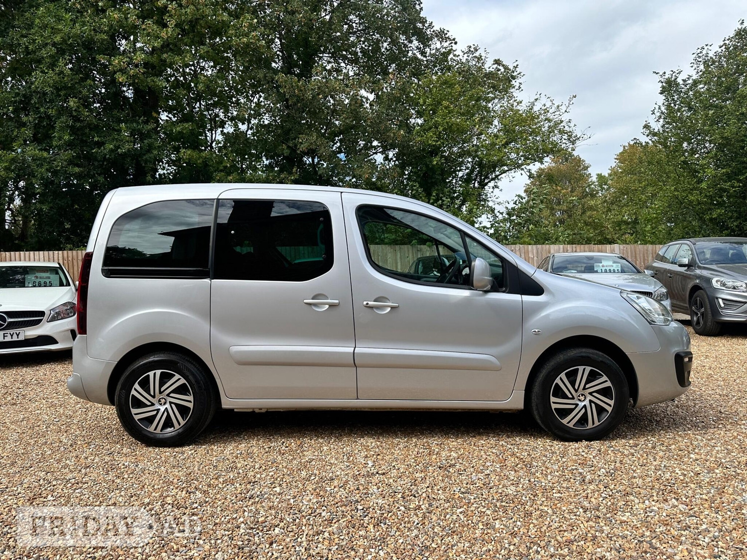 [ berth ]Peugeot Partner Tepee