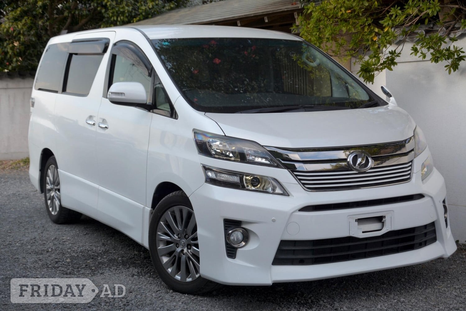 Toyota Vellfire 2014 in Chingford