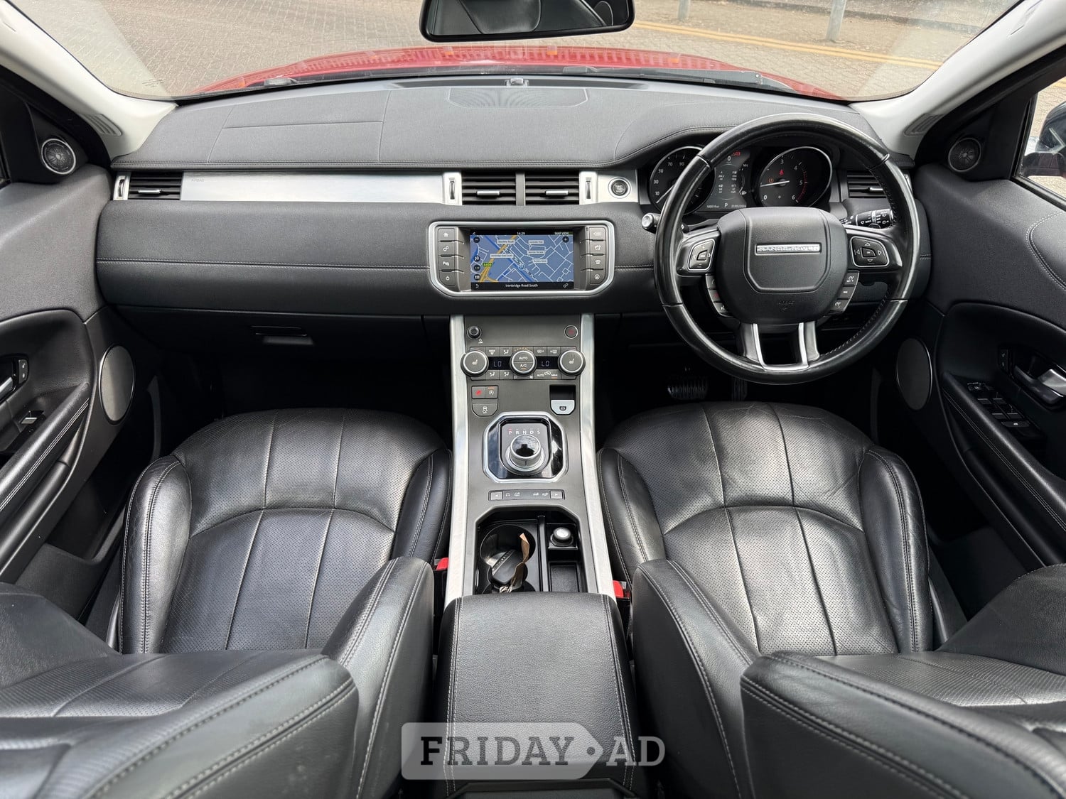 [ berth ]Land Rover Range Rover Evoque