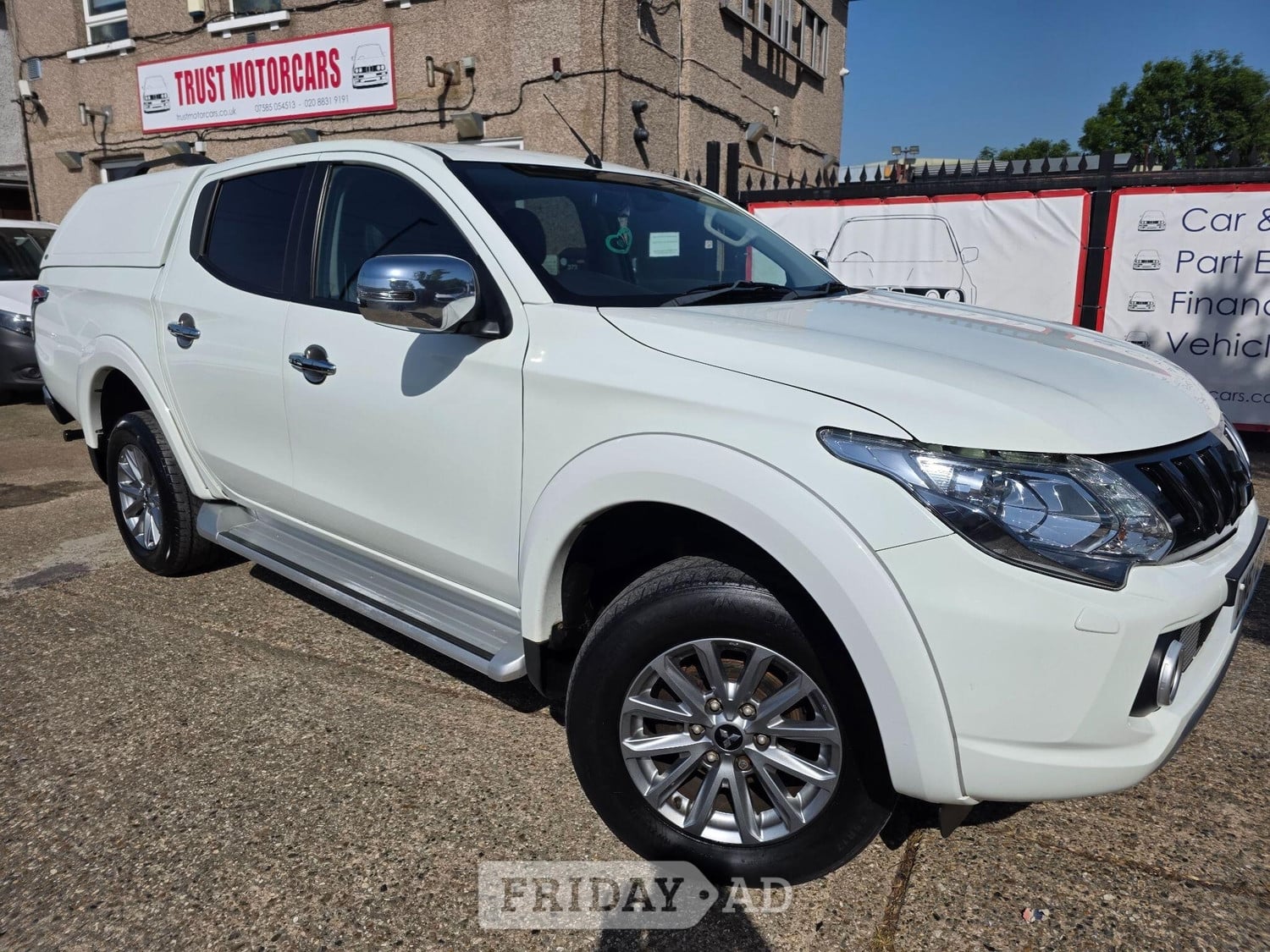 Mitsubishi L200 2017 in Hounslow
