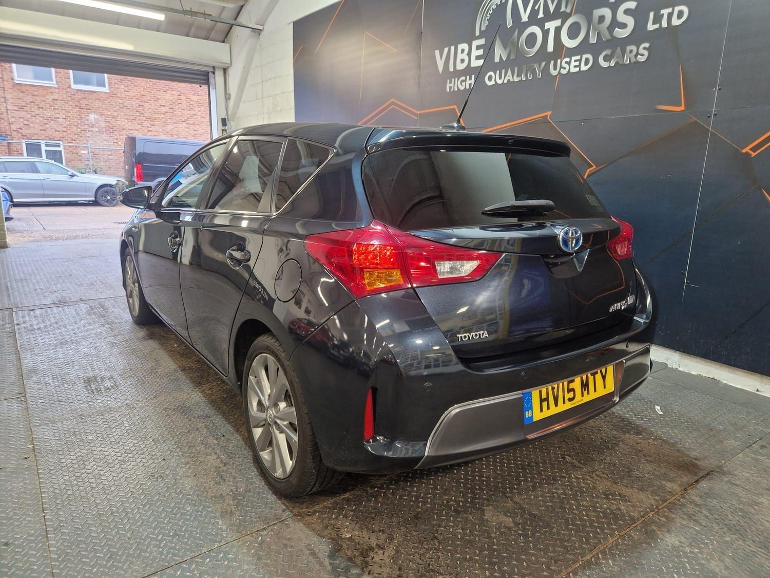 Toyota Auris 2015 - Cars in Harrow