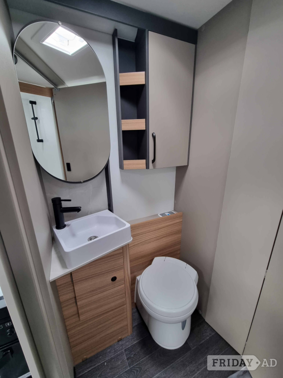 [4 berth ]Bailey Pegasus Black Edition Portofino
