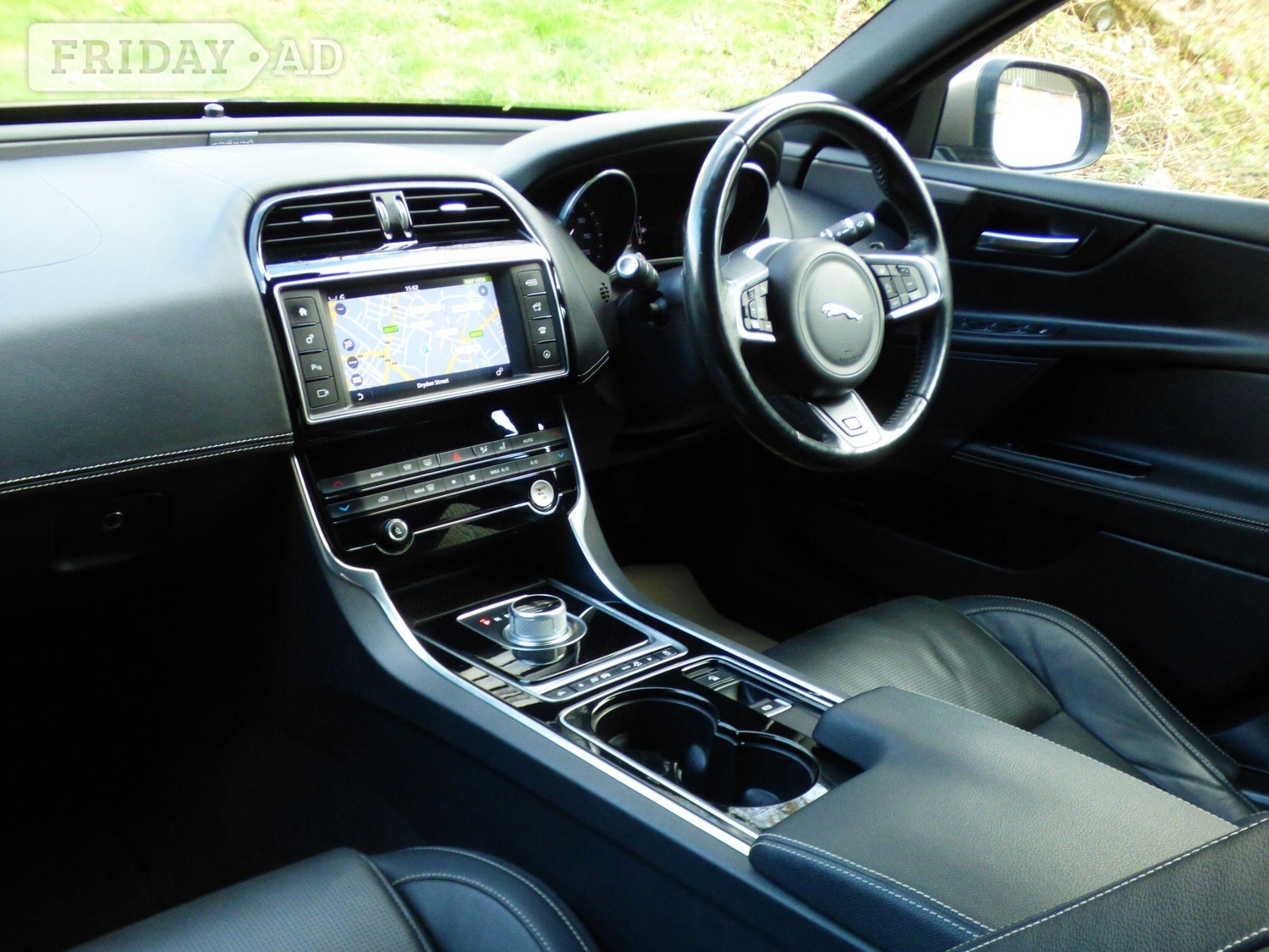 [ berth ]Jaguar XE