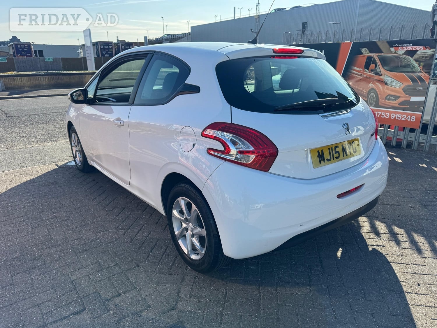 [ berth ]Peugeot 208