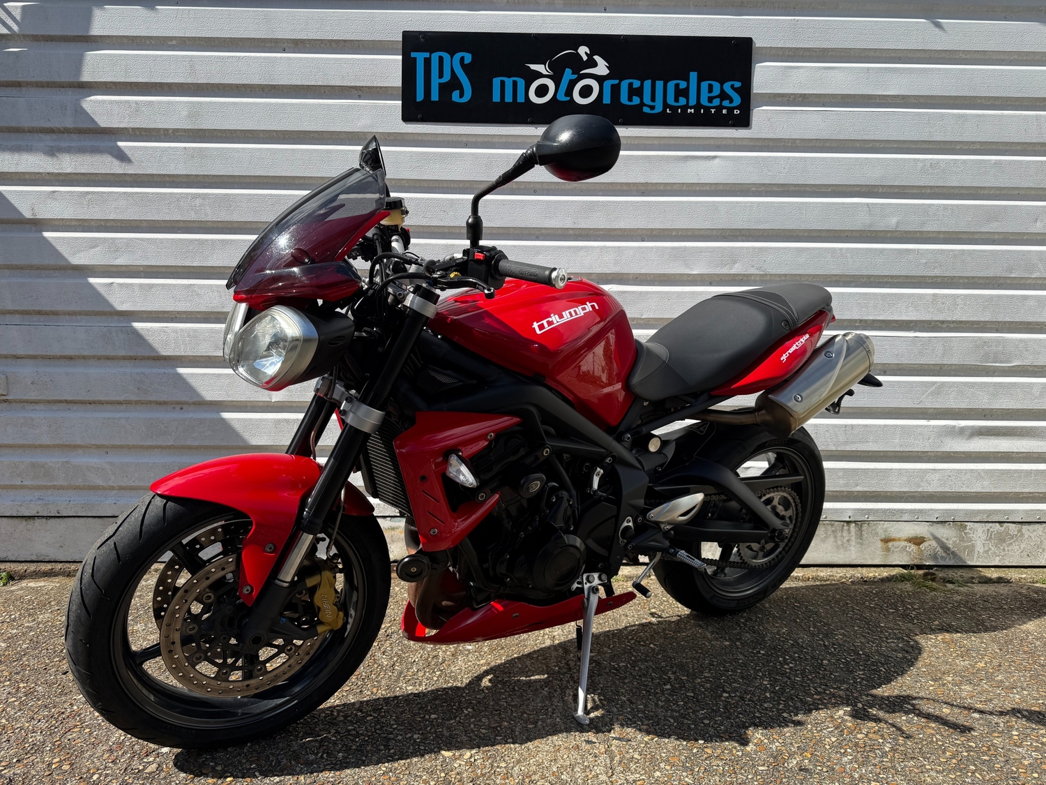 Triumph Street Triple 2011 - Motorbikes, Scooters & Quads
