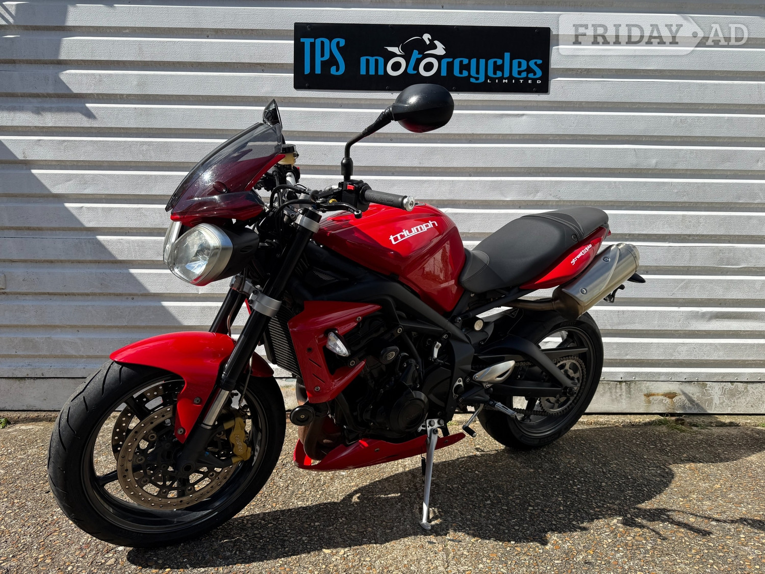 Triumph Street Triple 2011 - Motorbikes, Scooters & Quads