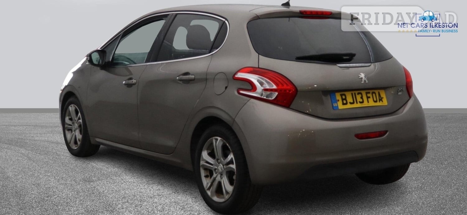 [ berth ]Peugeot 208