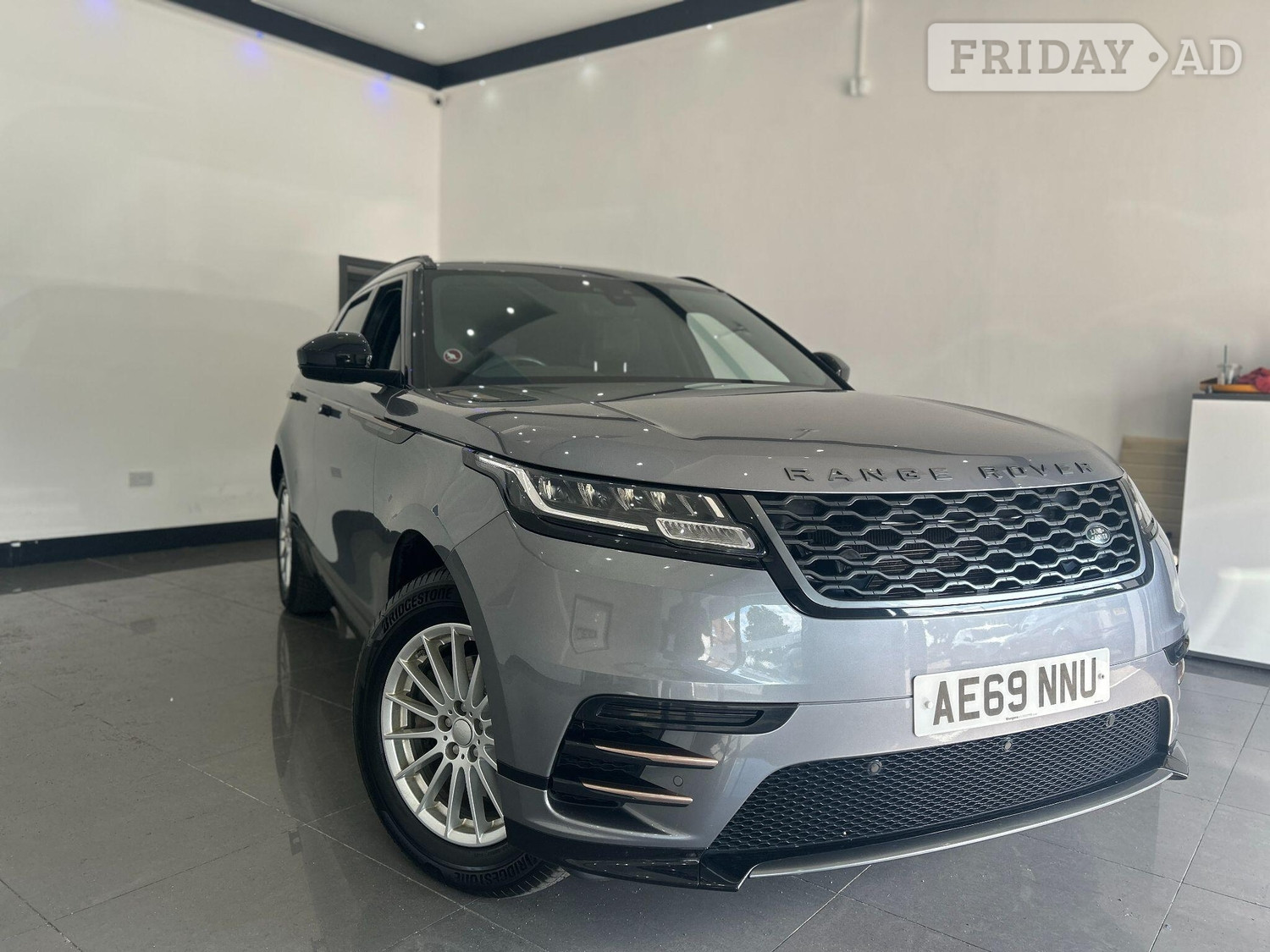 [ berth ]Land Rover Range Rover Velar