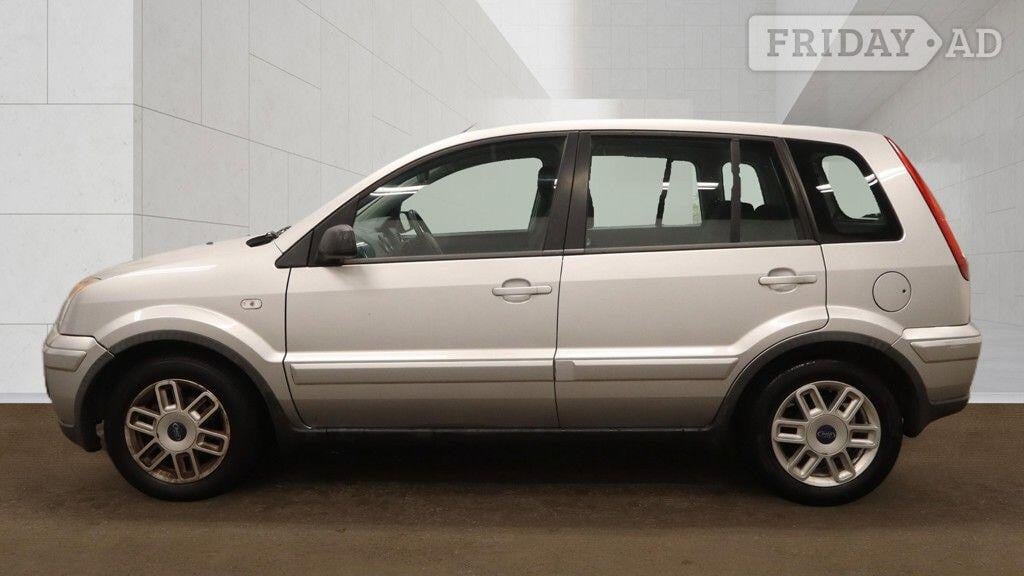 [ berth ]Ford Fusion