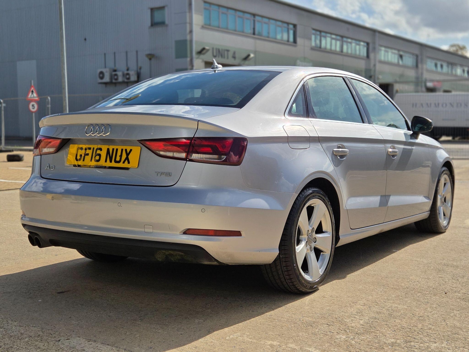 [ berth ]Audi A3