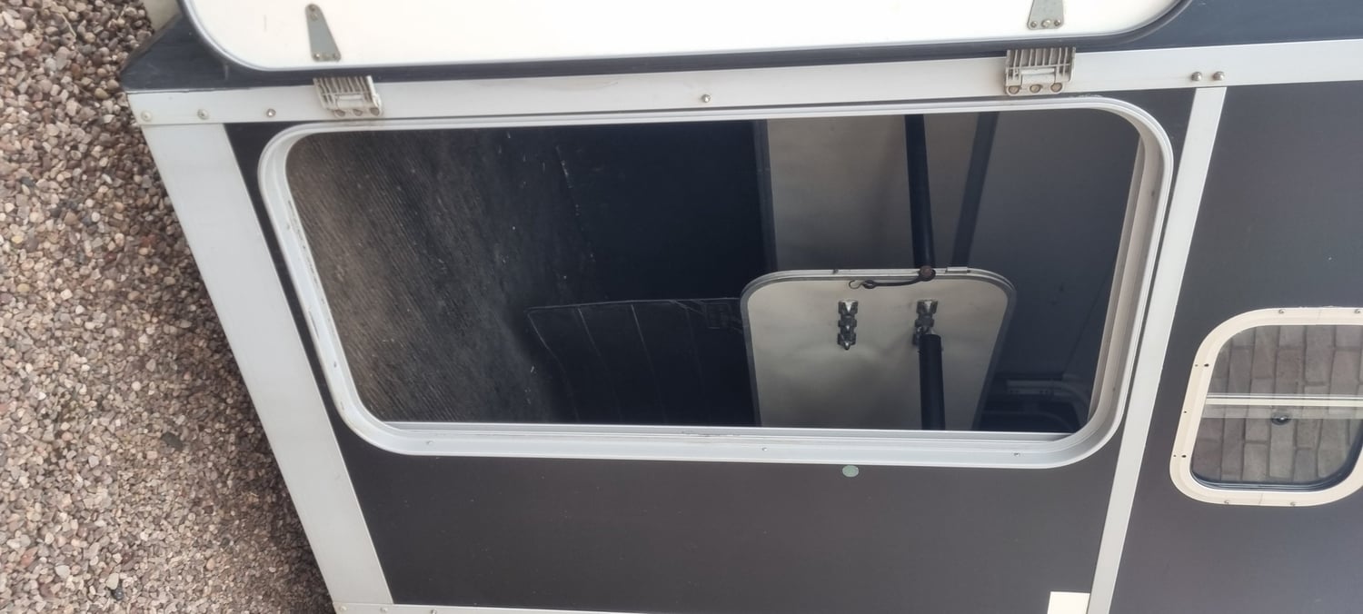 [ berth ]Ifor Williams HB511