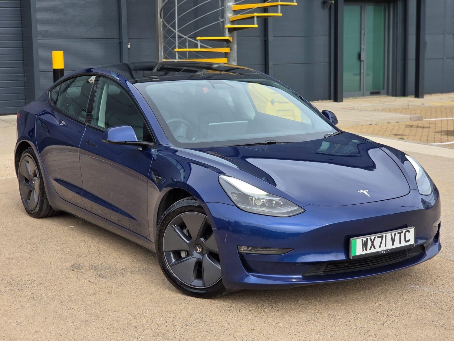 Tesla Model 3 2021 - Cars
