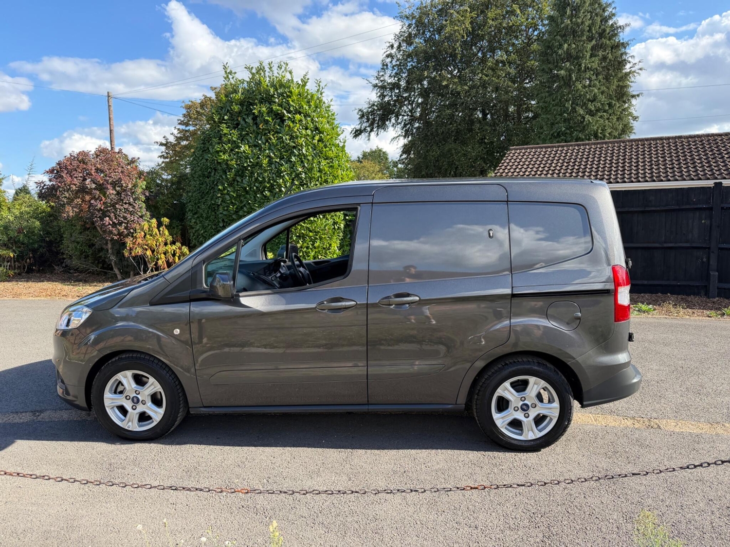 [ berth ]Ford Transit Courier