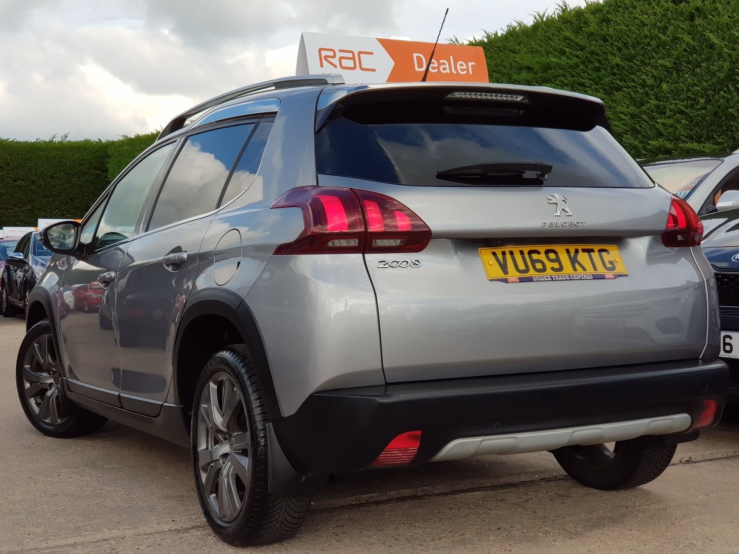 Peugeot 2008 2019 - Cars