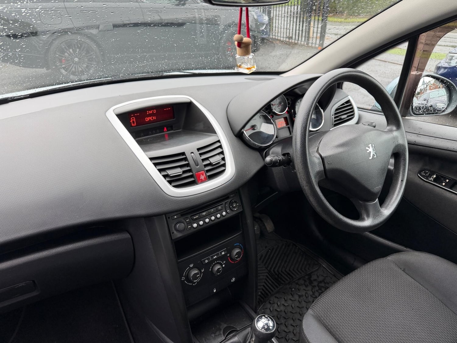 Peugeot 207 SW 2010 - Cars