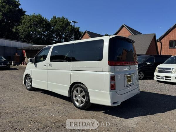 Nissan Elgrand 2009 - Cars in Southampton