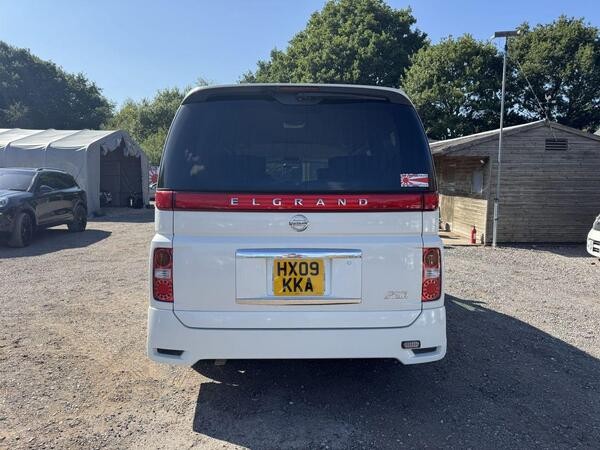 Nissan Elgrand 2009 - Cars