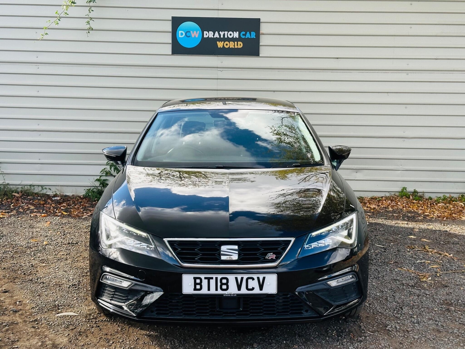 [ berth ]SEAT Leon