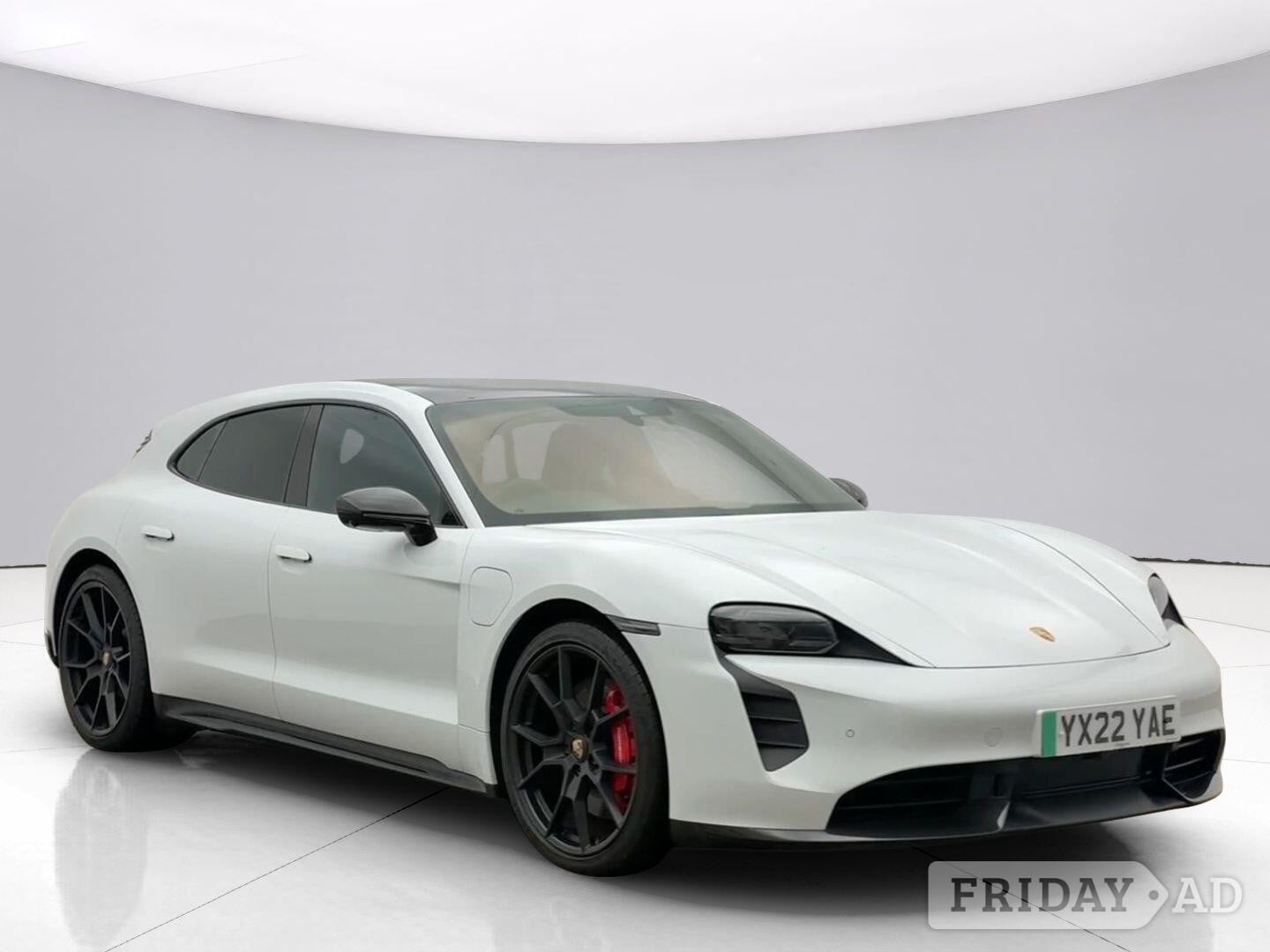 Porsche Taycan 2022 in Ely