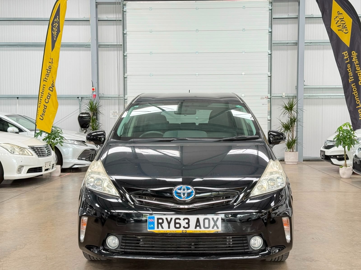 [ berth ]Toyota 7 Seat Prius
