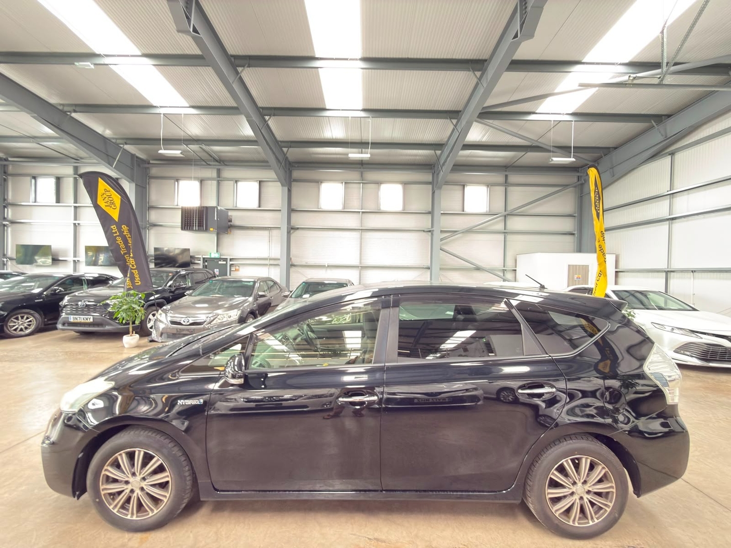 Toyota 7 Seat Prius 2013 - Cars in Reading