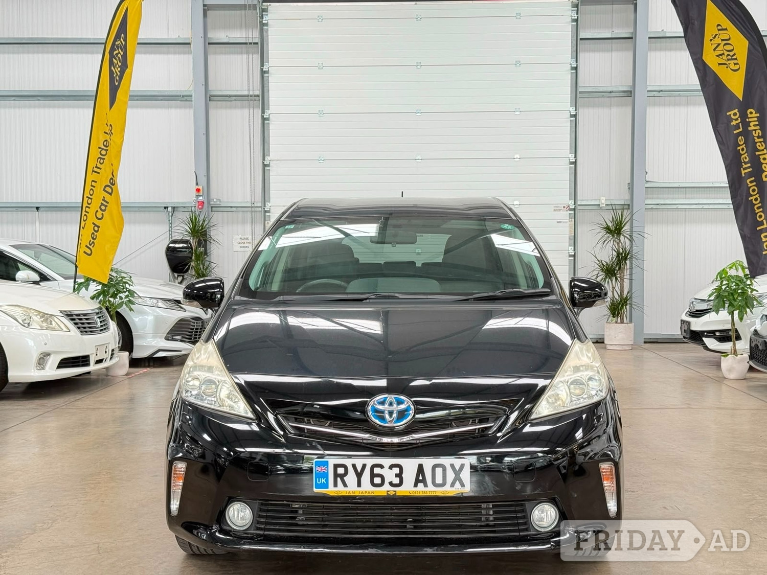 [ berth ]Toyota 7 Seat Prius