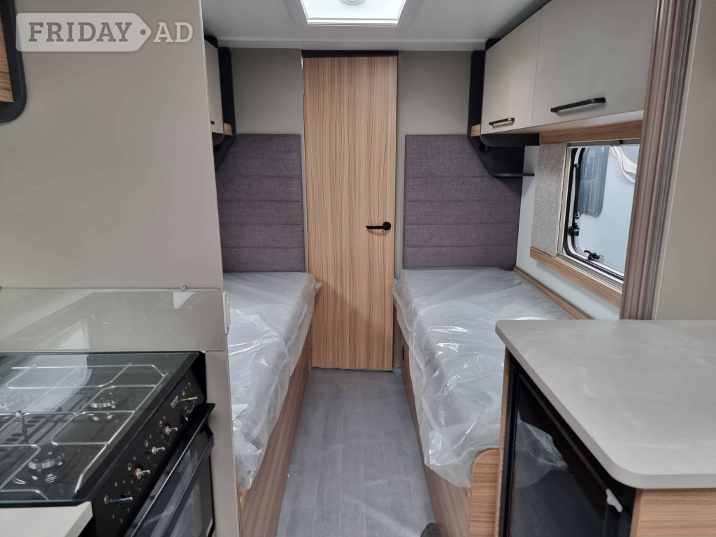 [4 berth ]Bailey Phoenix Black 642