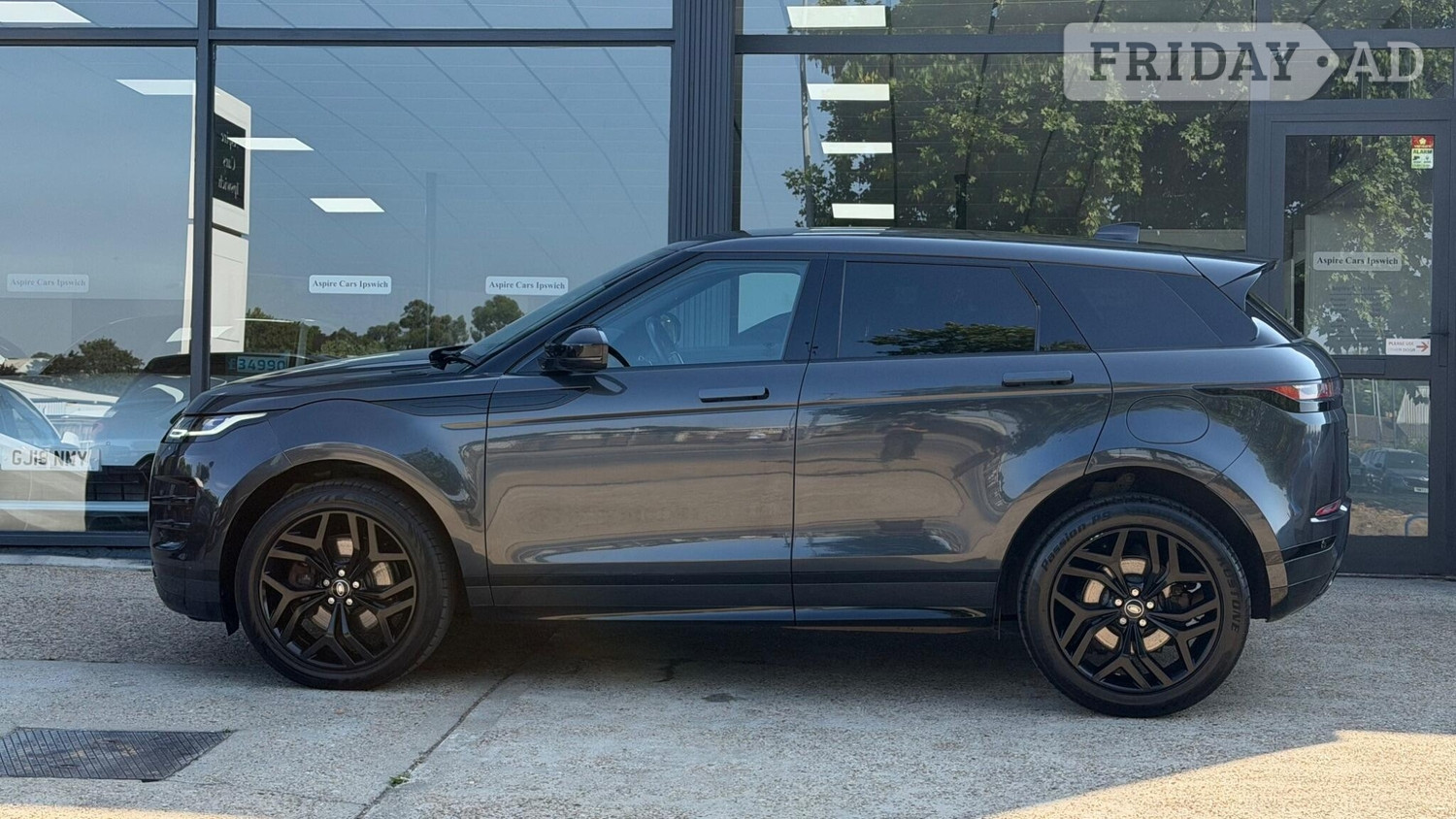 [ berth ]Land Rover Range Rover Evoque