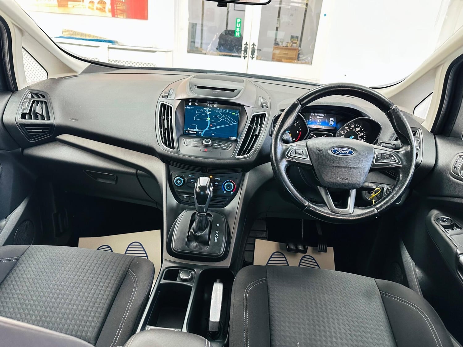 [ berth ]Ford C-MAX