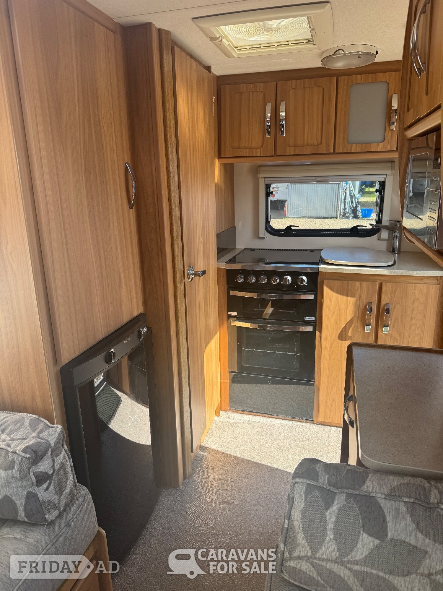 Lunar Cosmos   352 2016 - Motorhomes & Caravans in Canterbury