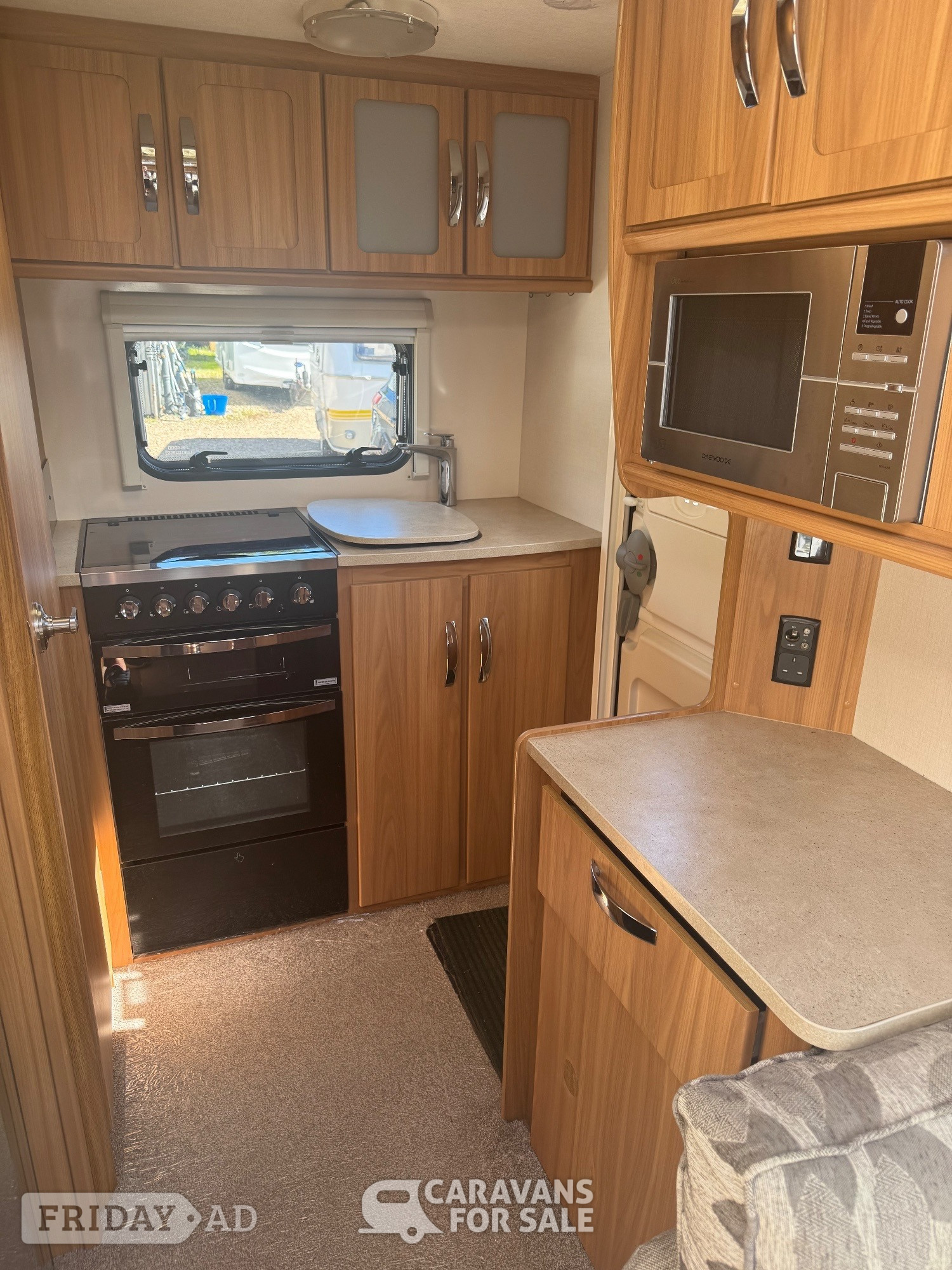 Lunar Cosmos   352 2016 - Motorhomes & Caravans