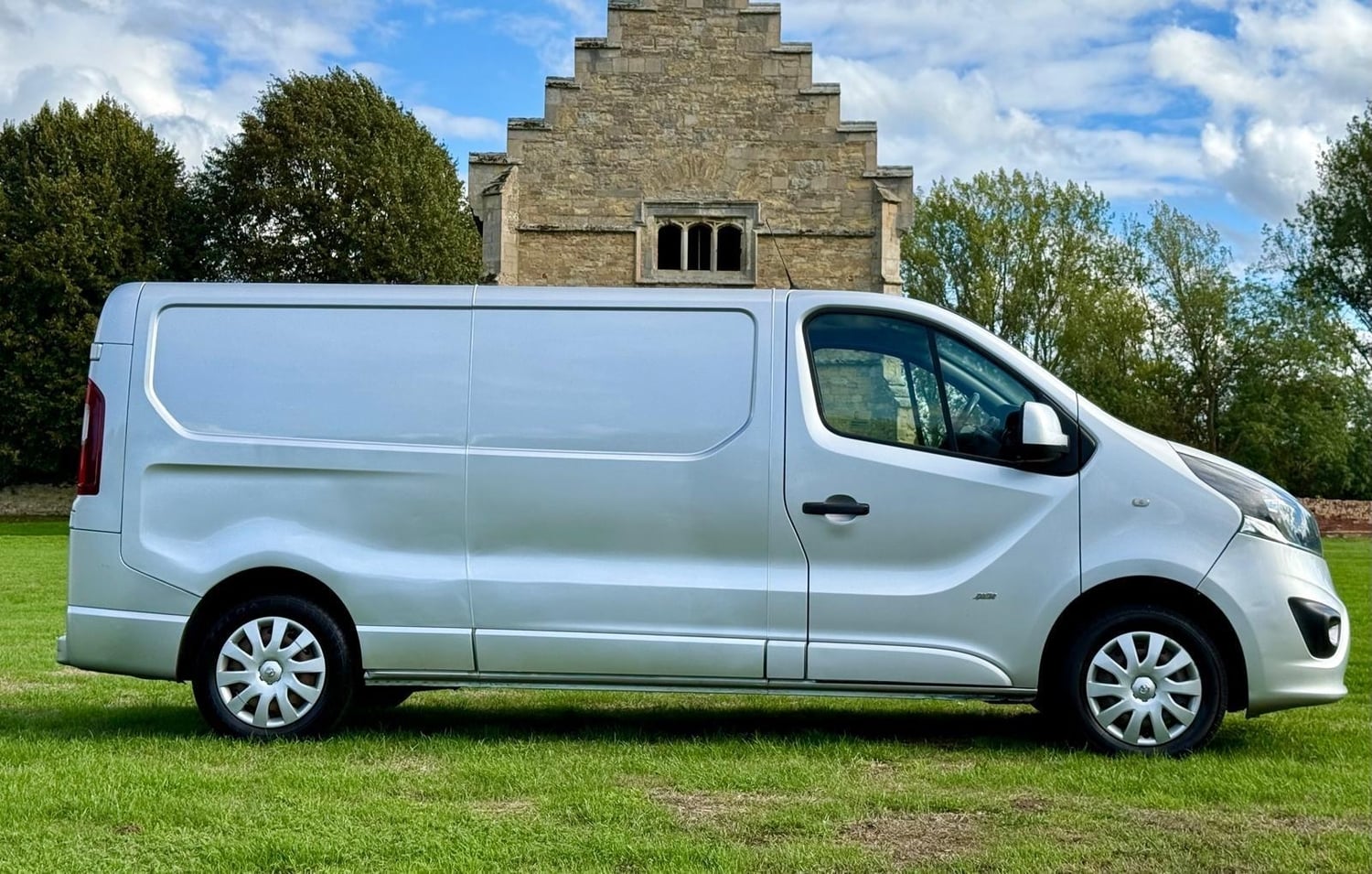 [ berth ]Vauxhall Vivaro